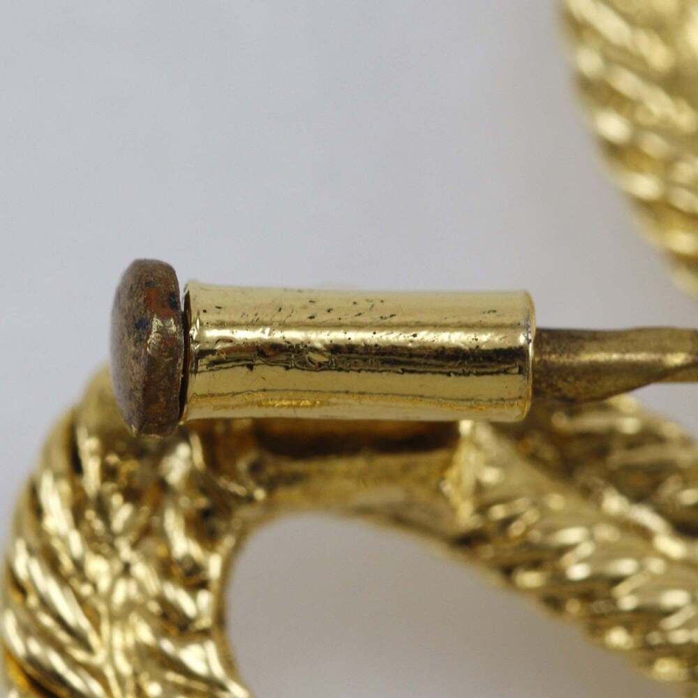 CHANEL Vintage Gold Logo Brooch - Picture 6 of 8